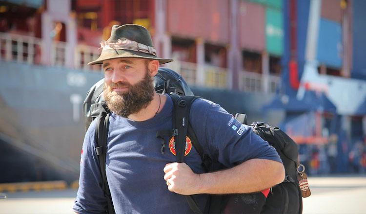 বিমানভ্রমণ ছাড়াই ২০৩ দেশ ঘুরে বিস্ময়কর রেকর্ড