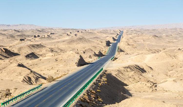 নিস্তব্ধ নৈসর্গিক সুন্দর এক মহাসড়কের গল্প!