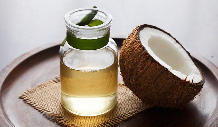 ত্বকের যত্নে নারকেল তেল
